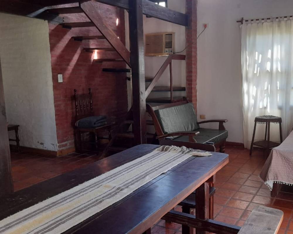 living de la cabaña de Rancho Iberá