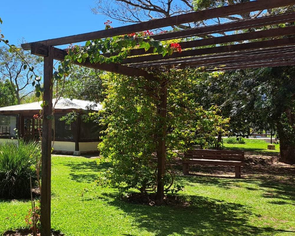 Patio del rancho iberá